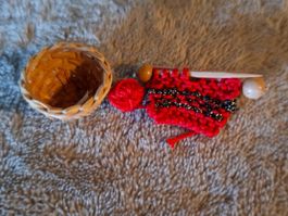 Heute wird fleissig gestrickt im Puppenhaus, von Bodo Hennig