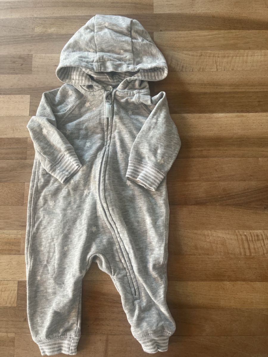 H&M Pagliaccetti: Strampler mit Kapuze H&M Grösse 56 1-2M – Usato da Basel venduto da HugChristine