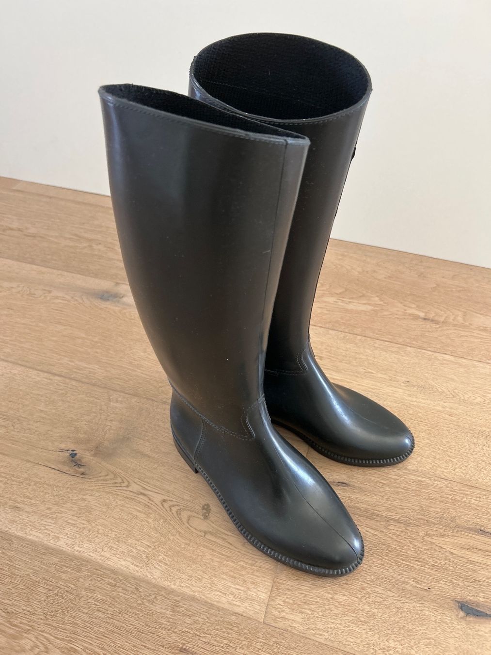 Decathlon Schuhe für Jungen: Bottes d’équitation 35 – Gebraucht aus Yens von Chriis