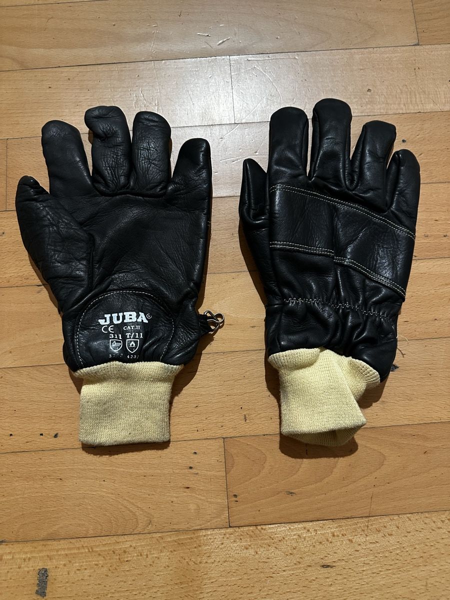 Guanti & manicotti: Feuerwehr Handschuhe – Usato da Sarmenstorf venduto da SamiraB.