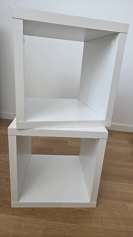 Regale: Gratis Weisses Regal/ Nachttisch – Gebraucht aus St. Gallen von ann_l2wv 1