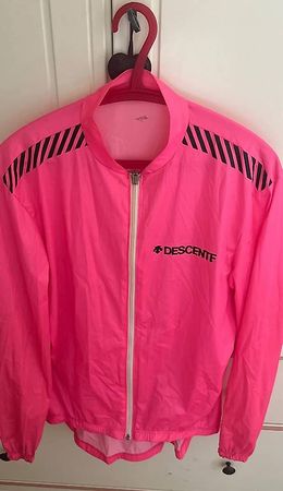 Pinkfarbene leichte Fahrrad-Windjacke von DESCENTE Gr. M
