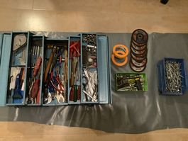 Werkzeugkasten mit Werkzeug, 3 Kg Schrauben