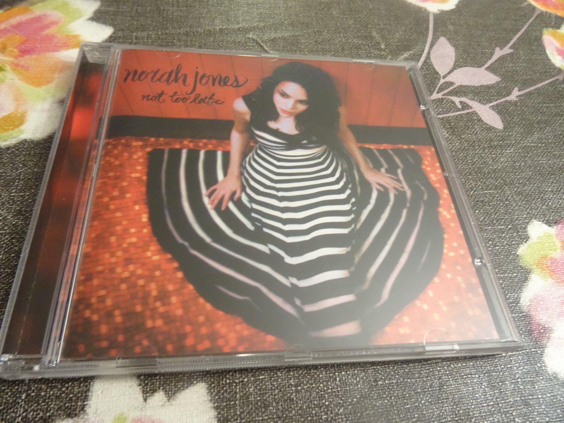 CD: Norah Jones - Not too late CD – Usato da Olten venduto da Disc-Ausverkauf