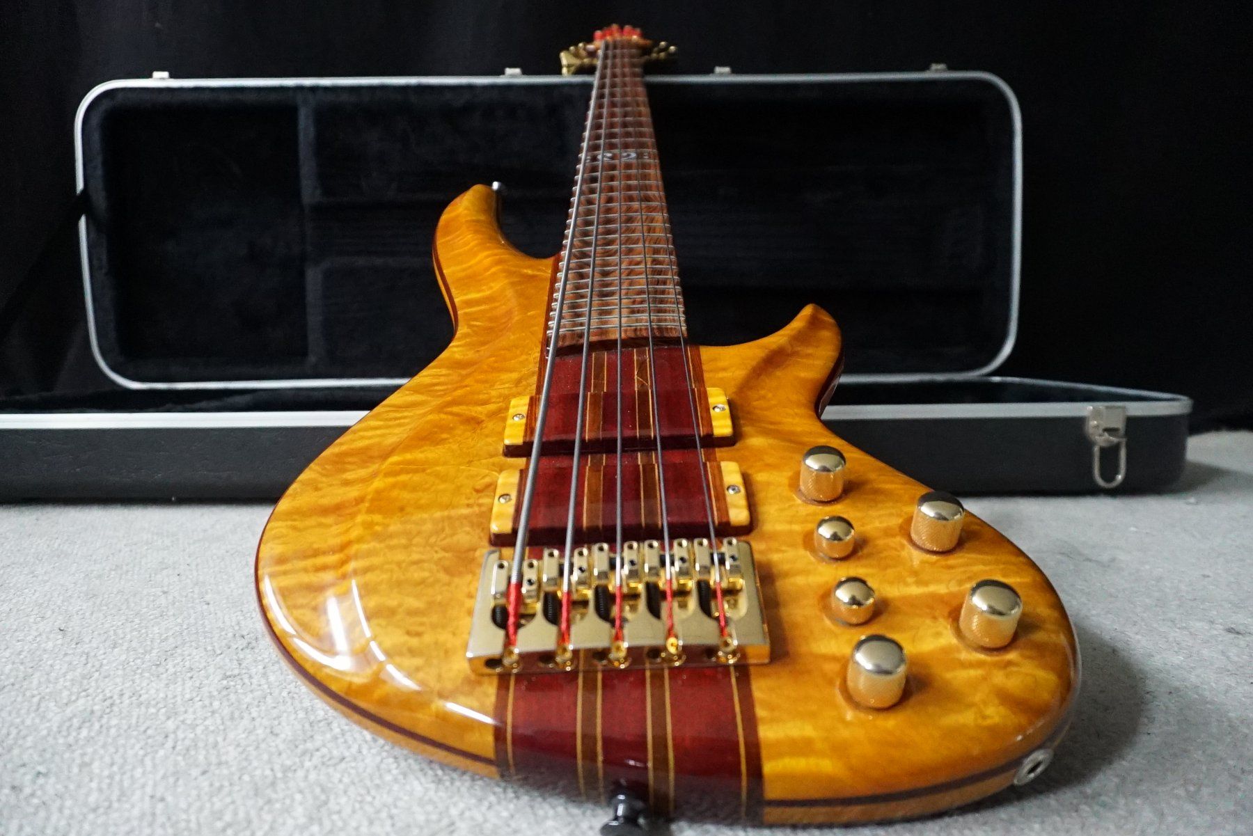 Strumenti musicali: Vadim handmade custom 5-String Bass ***HANDMADE IN CANADA*** – Usato da Ortschwaben venduto da Musictrade 1