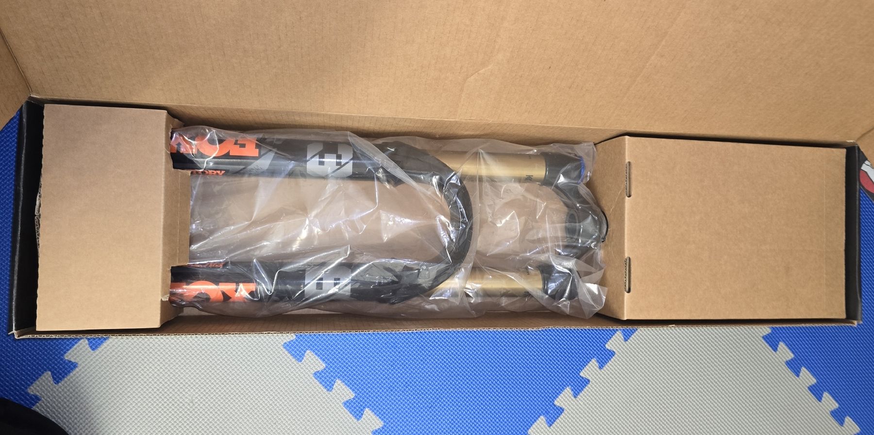 Fox Pezzi di ricambio: FOX FLOAT 27.5" FS e-Bike 38 Grip2 Federgabel – Nuovo e nell'imballaggio originale da Wangs venduto da Restposten.Garage 1
