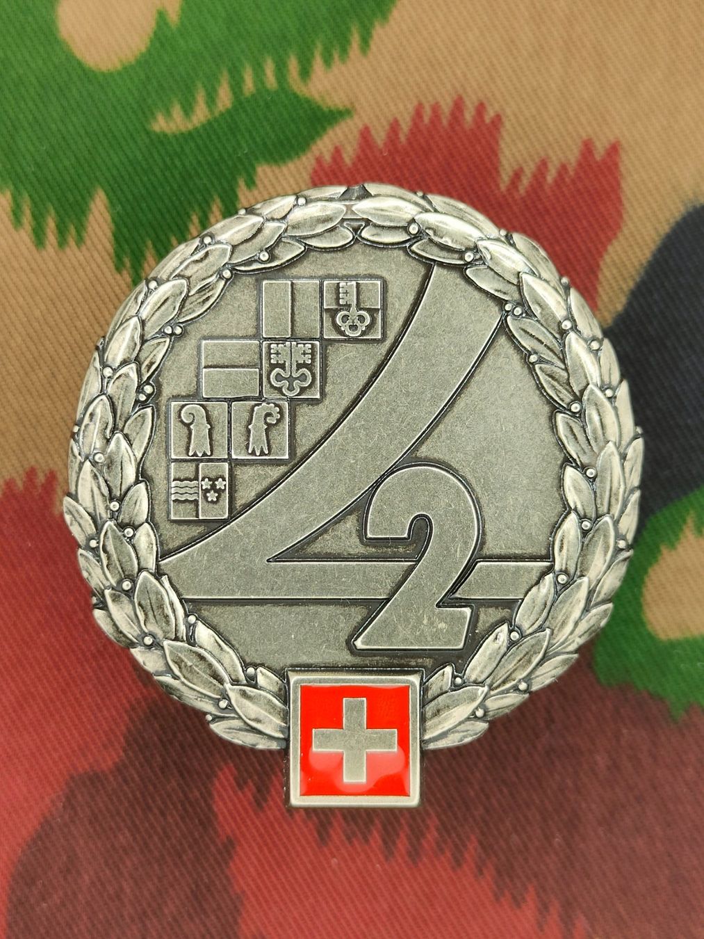 Schweizer Armee Uniformi: Béretemblem Territorialregion 2, neu – Usato da Bauma venduto da SwissMilitaria