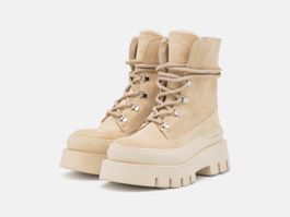 Super stylische Stiefel von Bronx mit warmem Futter.