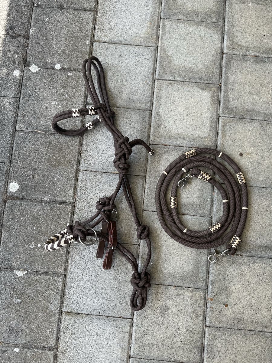 Briglie & Cavezze: Knotenhalfter mit Zügeln – Usato da Beckenried venduto da car_7d2w