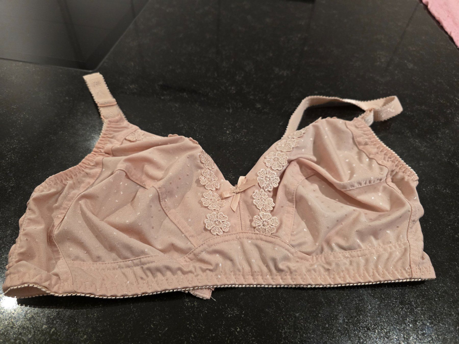 Sonstige Unterwäsche: NEUE ROSA BH – Gebraucht aus Derendingen von Mil_l98S