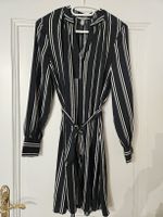 Robe H&M taille S rayée noire et blanche chic
