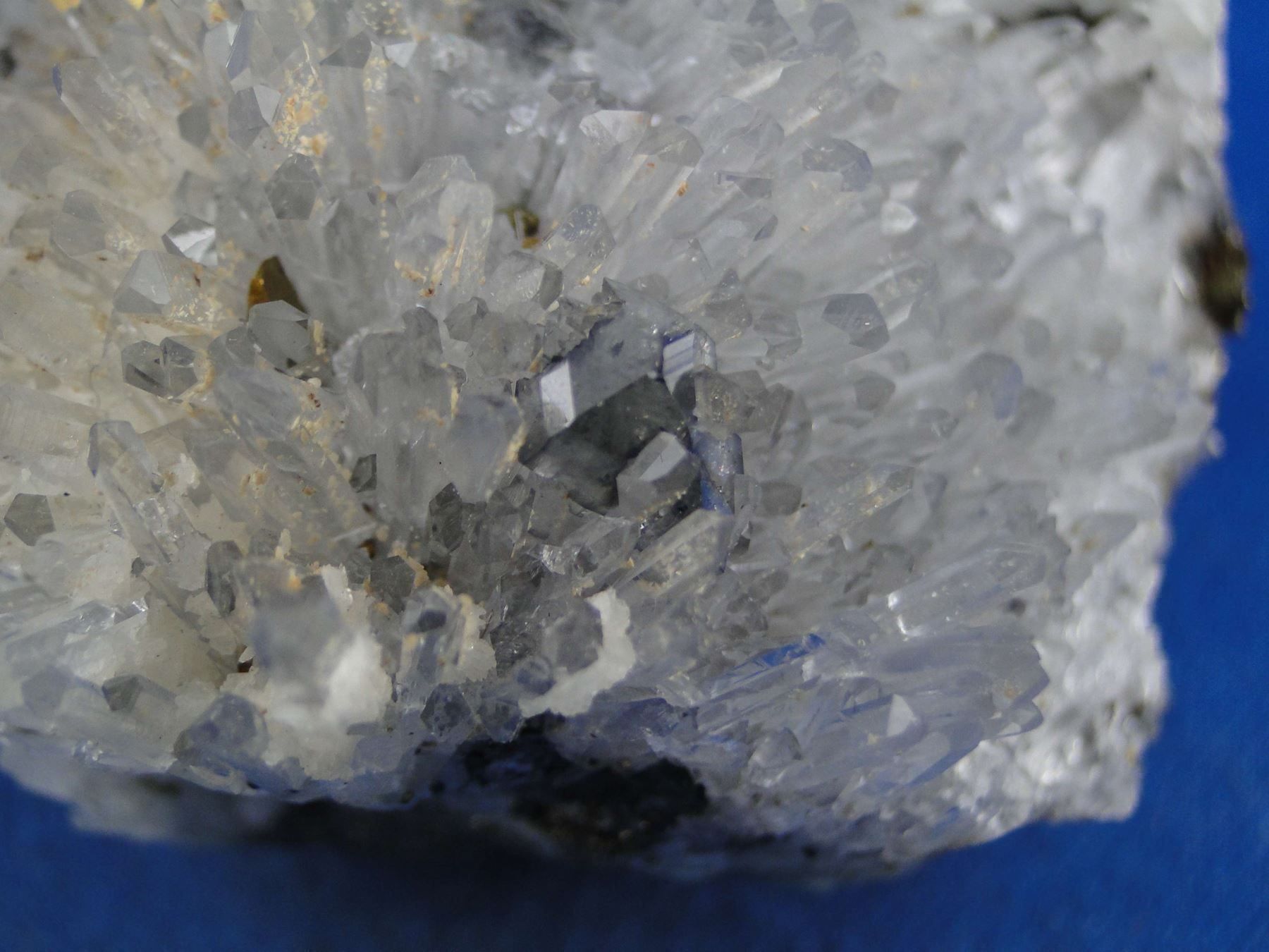 Minerali & Pietre curative: Scheelit mit Quartz und Chalkopyrit – Usato da Schinznach Bad venduto da Demerald 5