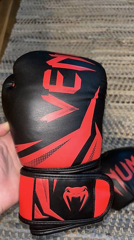 Gants & mitaines : Boxhandschuhe Venum  – D'occasion à Zug par Louis.H63 1