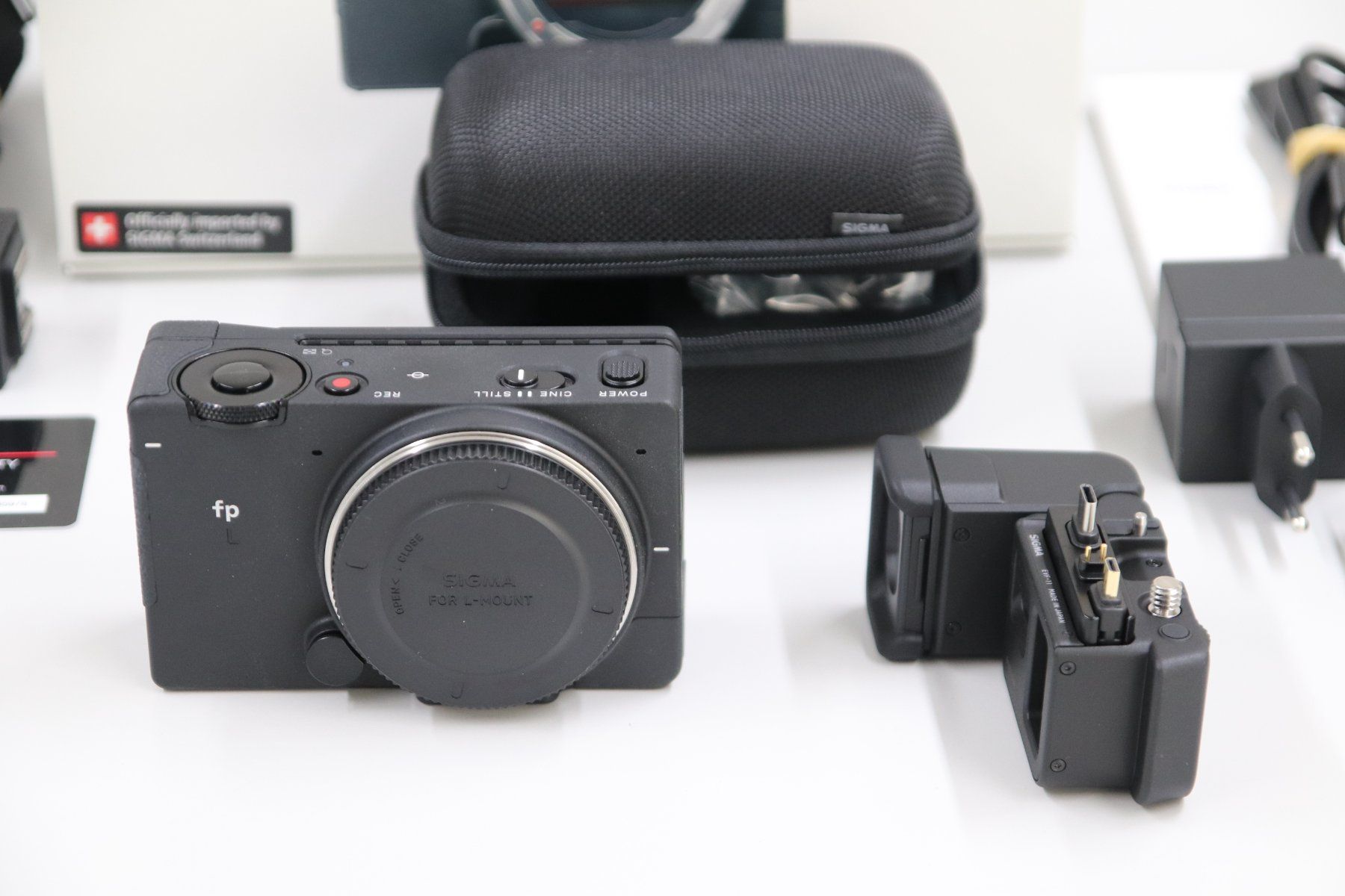 Sigma Fotocamera: SIGMA fp L + Electronic Viewfinder EVF-11 Kit – Usato da Zofingen venduto da OWYSSAG 8