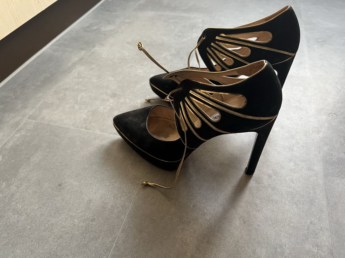 Scarpe da donna: Moschino heels, suede leather, EU 39 – Usato da Bern venduto da aya_x22g 1