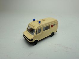 Mercedes Malteser Krankenwagen