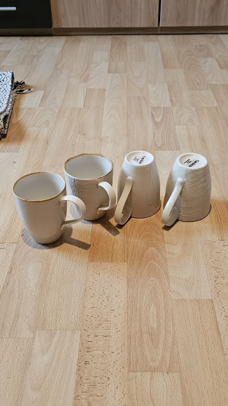 Tasses: 4 Tassen beige – Neuf (Voir description) à Suberg par nat_qvg5