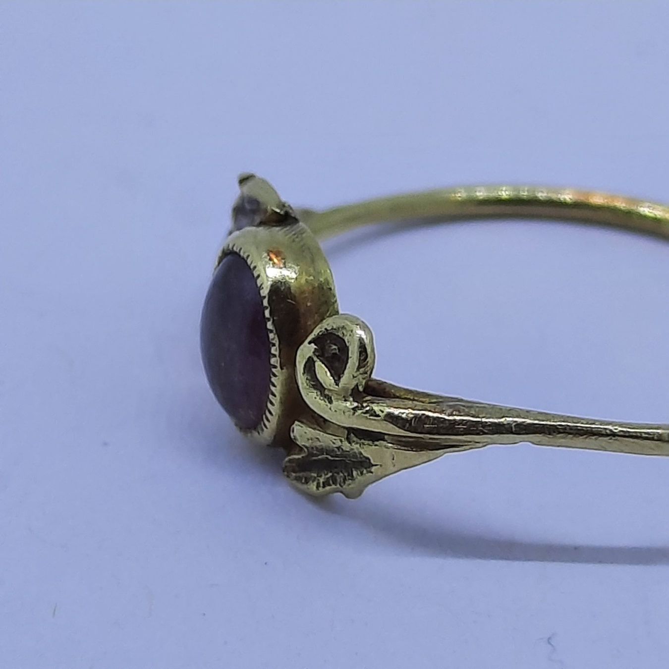 Anelli: Filigraner Goldring mit Sativ Edelstein – Usato da Unterägeri venduto da Altgoldschmuck 4