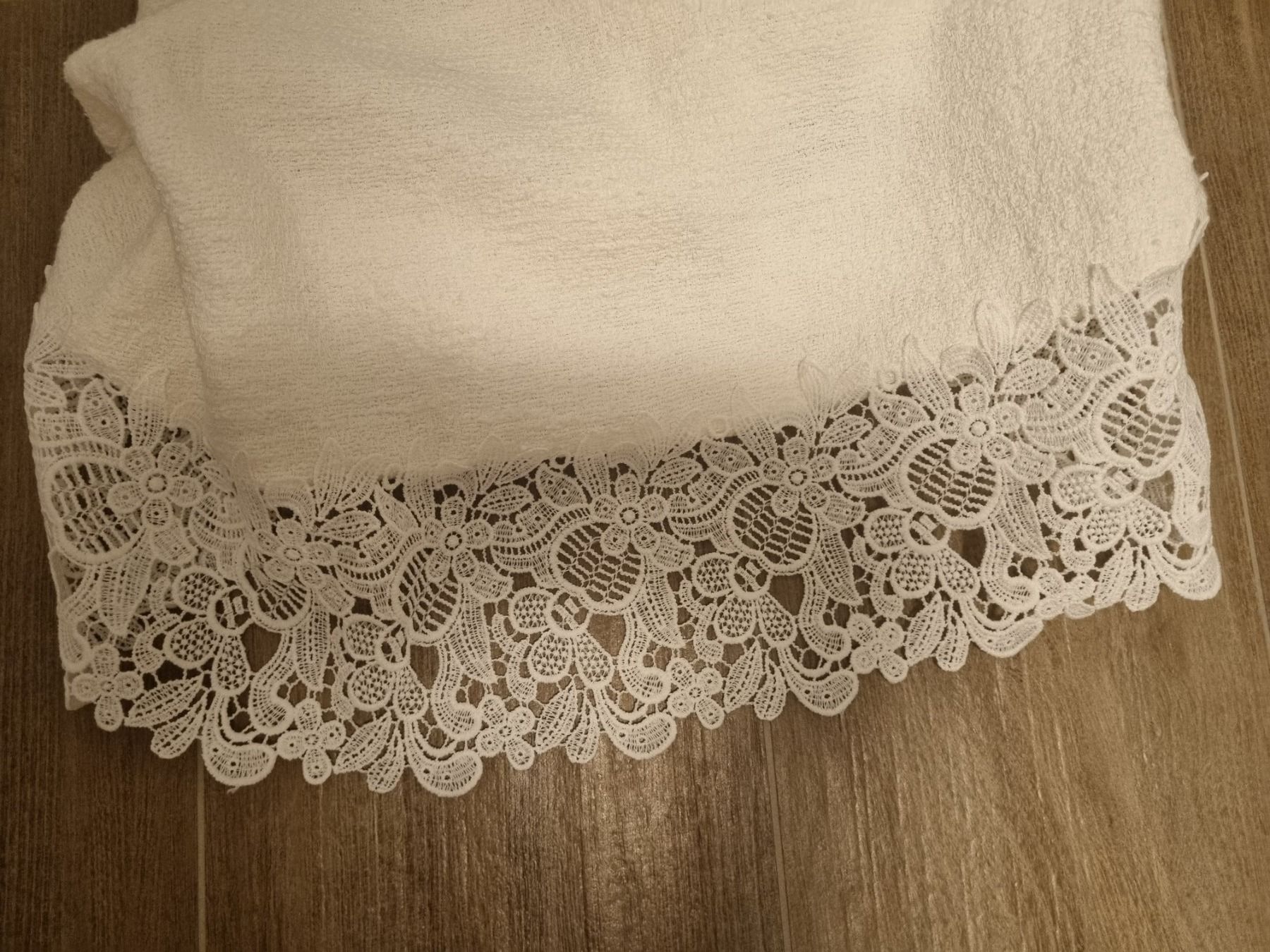 Vestiti: Kleid in klassischen  Look mit Spitze – Usato da Uerkheim venduto da Pod23 4