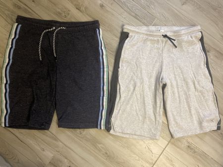 2 Shorts kurze Hosen, Gr. 158/164, Top Zustand, Sommer