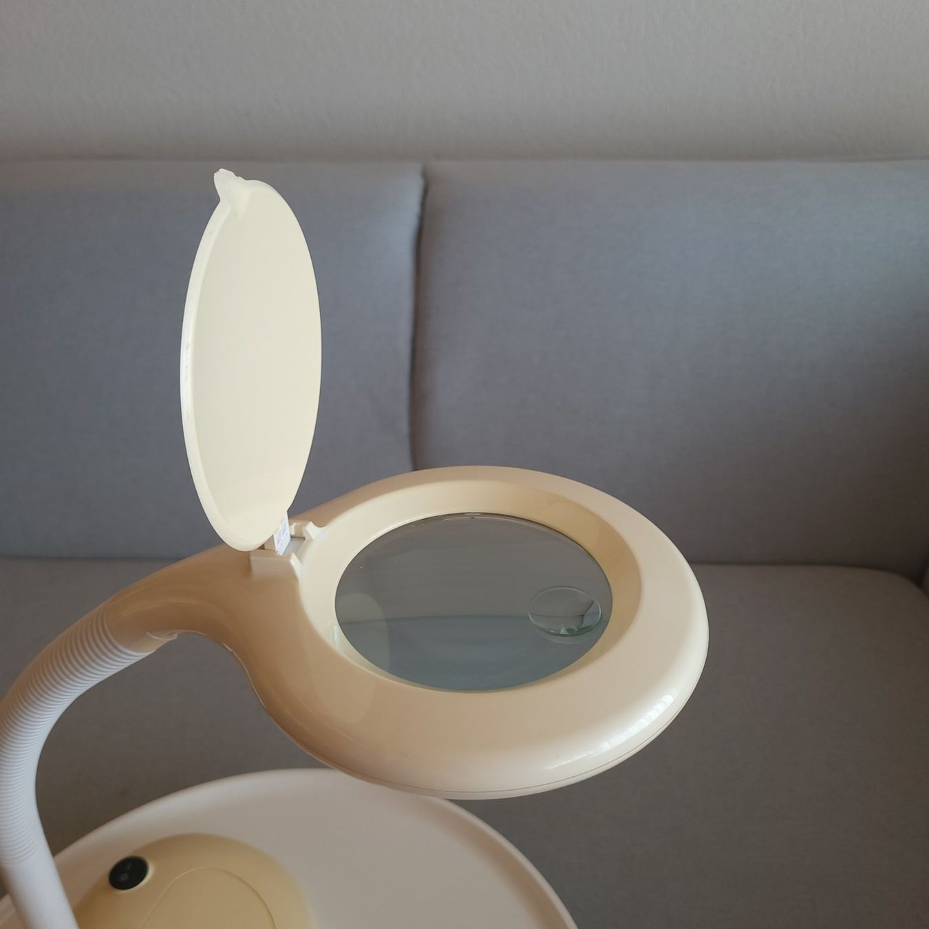 Lampen: " Toolcraft "  Arbeitslampe B901 mit Lupe und Ablage – Gebraucht aus Savièse von qm2710 8