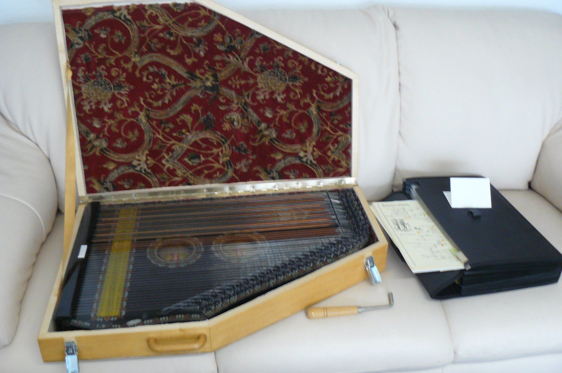 Strumenti musicali: Klavier-Zither "The Globe",  wunderschönes Instrument – Usato da Movelier venduto da Wudeli
