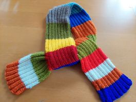 Handgemachter Gestrickter Schal