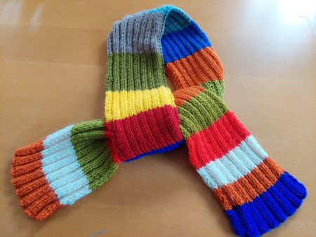 Handgemachter Gestrickter Schal