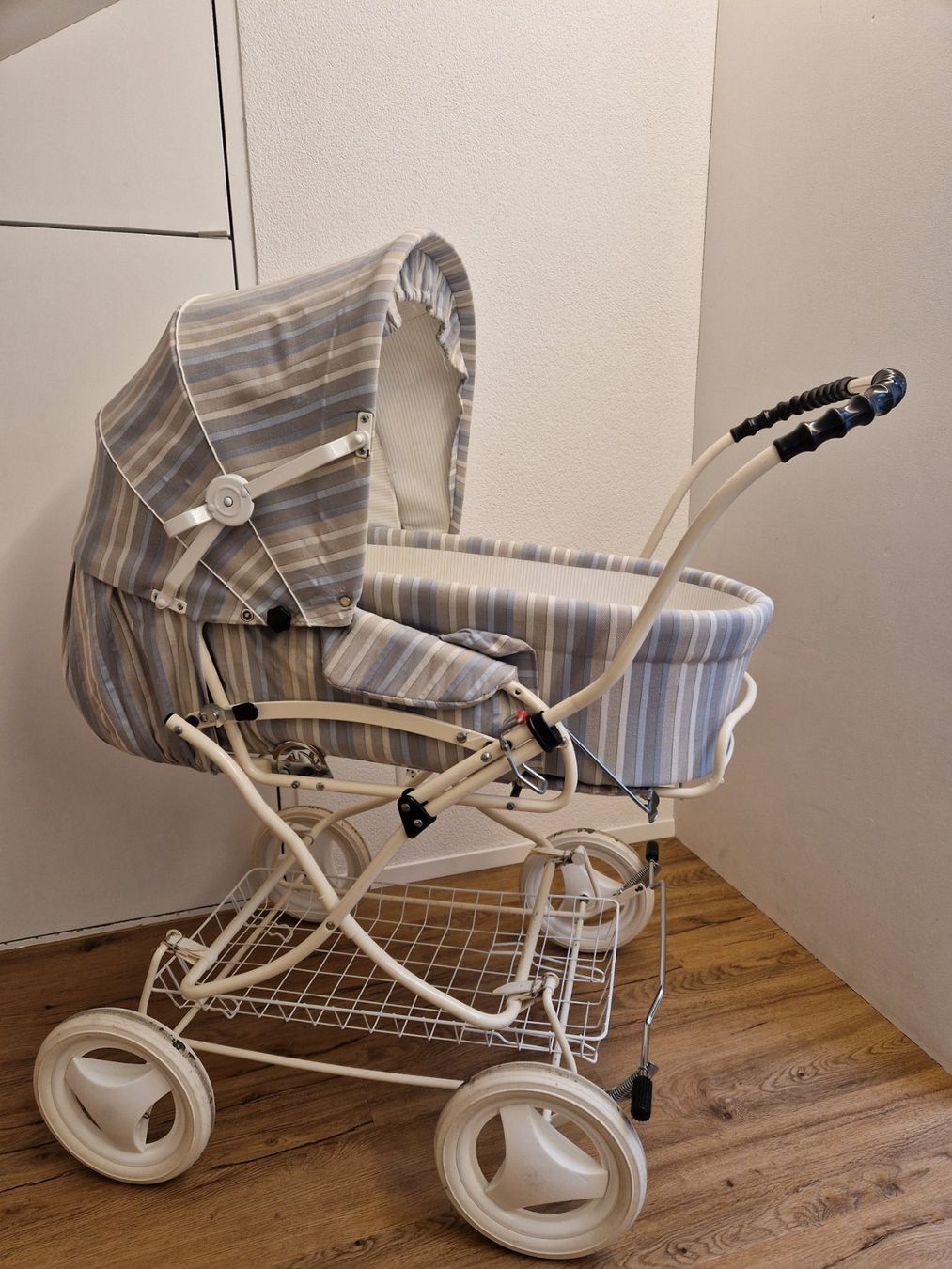 Carrozzine: Kinderwagen Vintage / Retro – Usato da Niederuzwil venduto da mag86