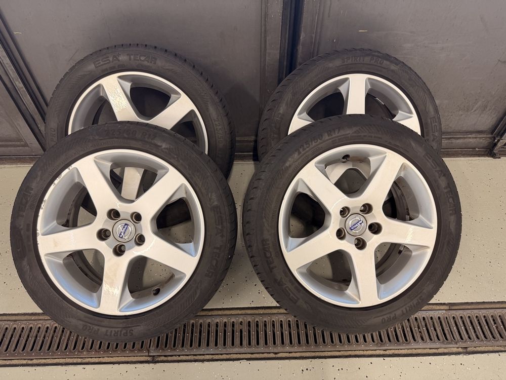 Volvo Sommer Kompletträder 225/50 R17 mit Alufelgen. (Gebraucht) in ...