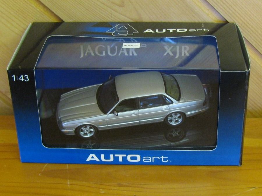 Modèle Réduit Autoart Jaguar XJR Noir 1/43 - Référence 53601 - Neuf