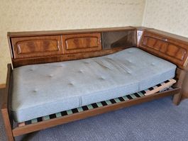 Ensemble chambre à coucher lit vintage avec coffre bois