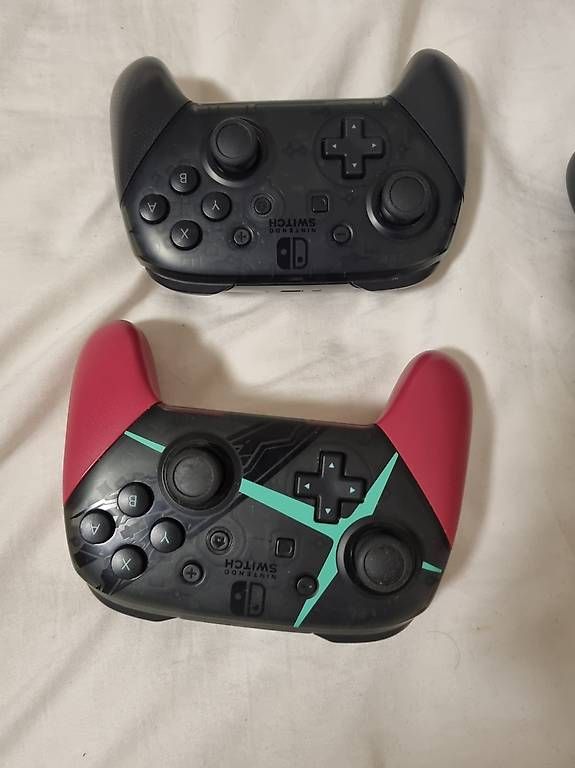 Nintendo Consoles: Nintendo Switch Pro Controller – D'occasion à Zürich par A.R.A 3