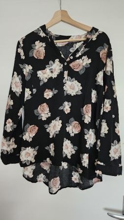 Blumen-Bluse, Grösse L, ideal für den Frühling!