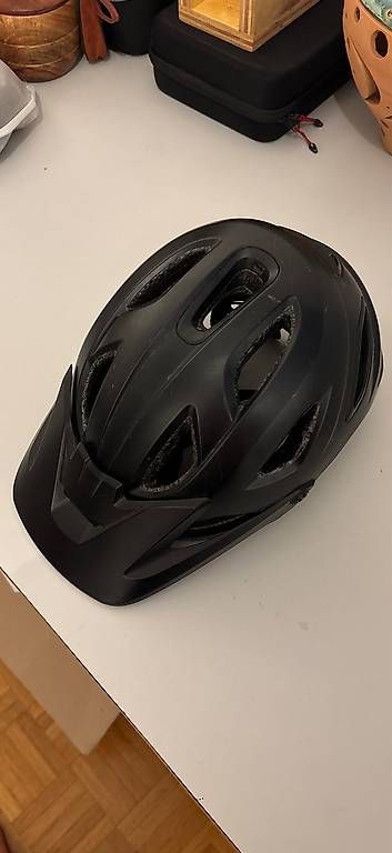 Casques: Giro Montaro – D'occasion à Oberwil-Lieli par kaj_ng8x
