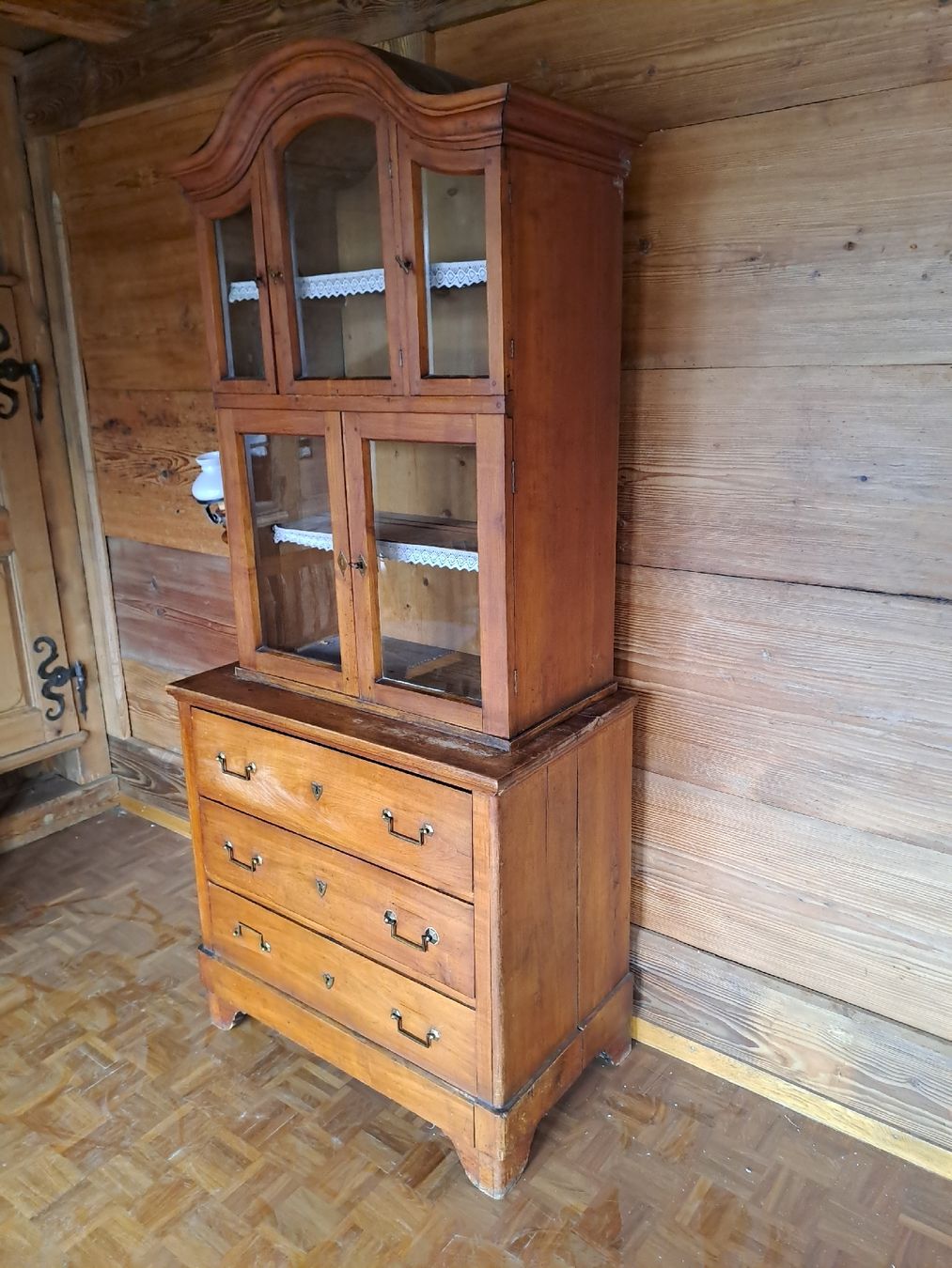 Armoires: Antiker Buffetschrank mit Schubladen - ca. 1800-1850 – D'occasion à Zimmerwald par Aedu-68 1