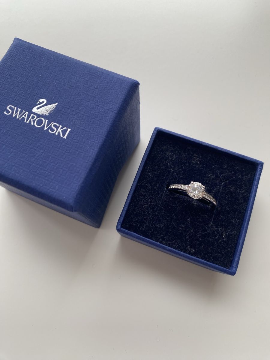 Swarovski Anelli: Swarovski Original Solitär Attract Ring – Nuovo e nell'imballaggio originale da Givisiez venduto da dor_xb9k 1