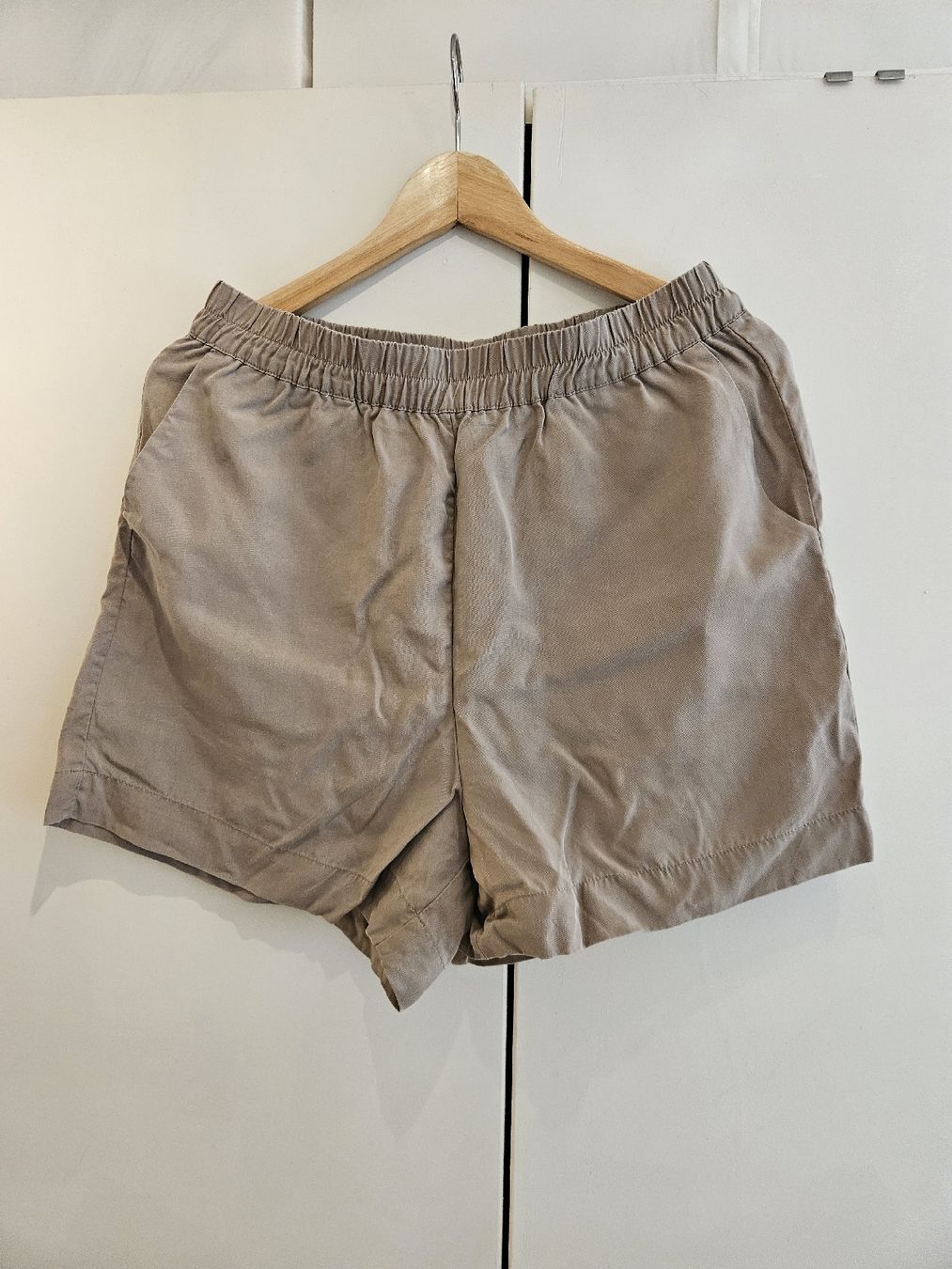 Pantaloni: Object Shorts, beige, Tencel, Gr L / 40 – Usato da Brig venduto da SarahsWardrobe