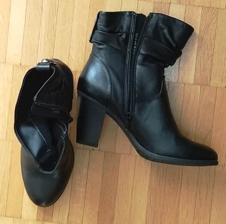 Scarpe da donna: Stiefeletten aus schwarzem Leder - Grösse 36 - – Nuovo e nell'imballaggio originale da Zürich venduto da 1980ale 1