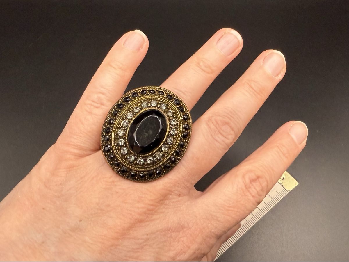 Ringe: Vintage Kristalle Schwarzer Cocktailring Elastische Größe – Gebraucht aus Lamone von LaCantinaMagica 1