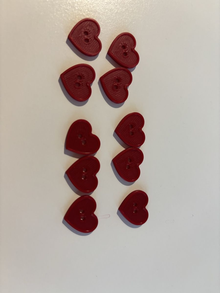Bottoni: 10 pack red heart buttons – Nuovo (secondo la descrizione) da Rüti ZH venduto da lau_5yjf 3