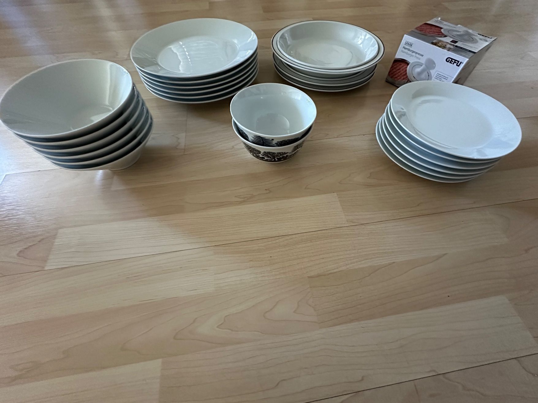 Ikea Set di piatti: Geschirrset – Usato da Glattpark(Opfikon) venduto da Samira-