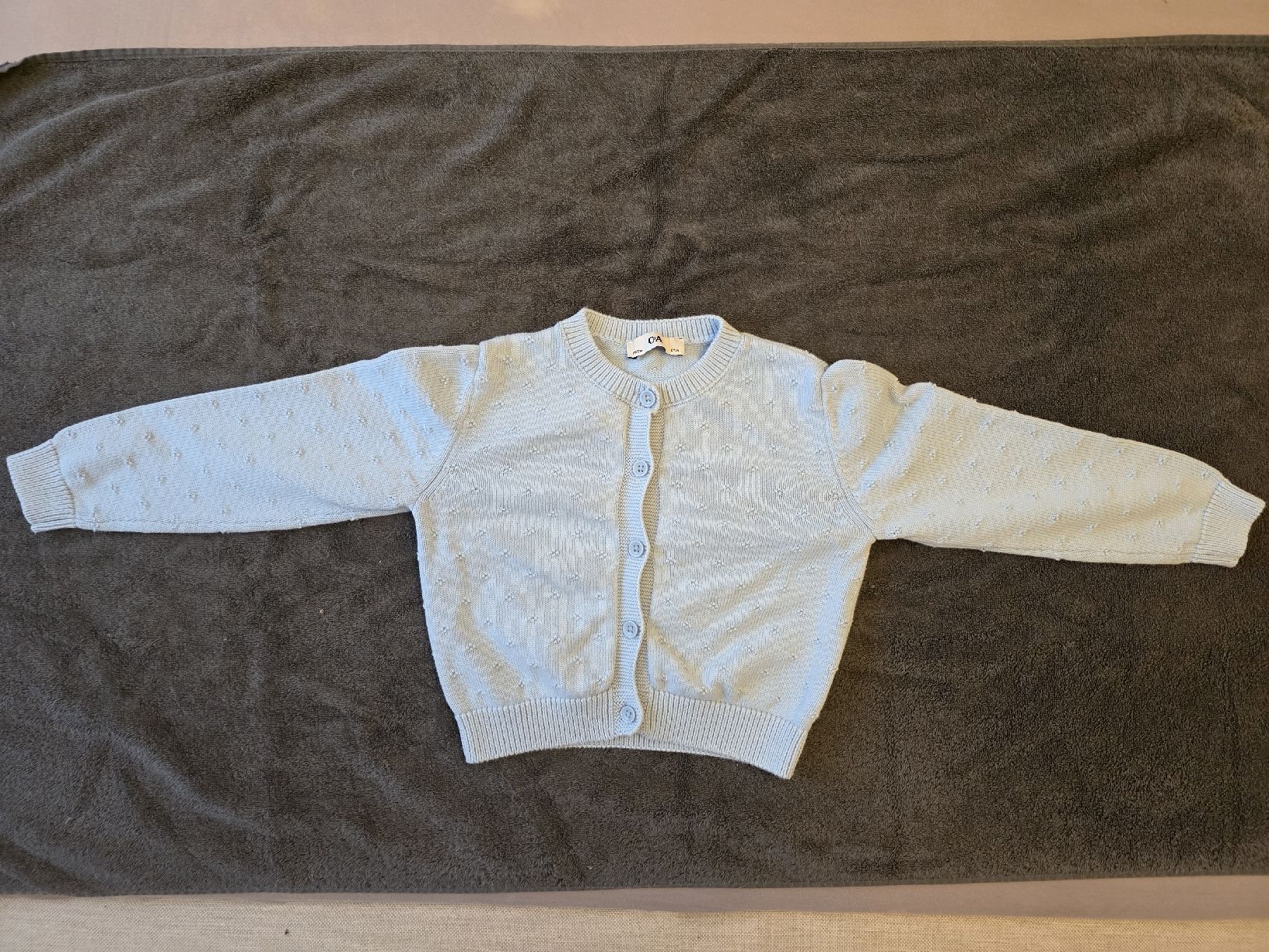 C&A Giacche & Cappotti: Cardigan C&A hellblau Grösse 116 – Usato da Pfaffhausen venduto da sar_lg8t