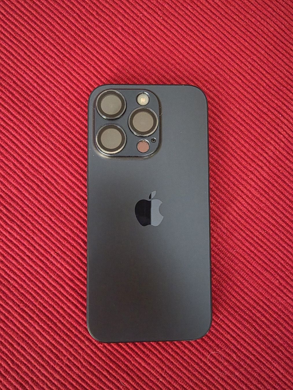 Apple Telefoni cellulari / Smartphones: iPhone 15 pro 256Gb avec apple watch 4 – Nuovo (secondo la descrizione) da Moutier venduto da Rossiforever