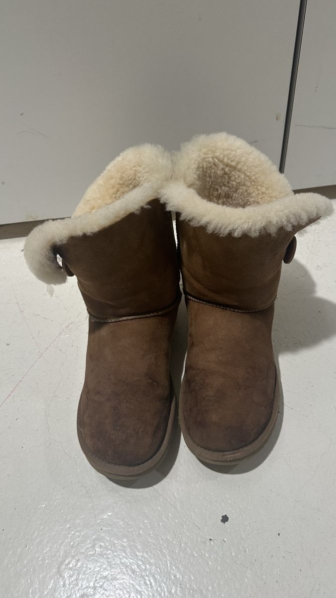Ugg Chaussures femmes: UGG Boots short brown size 6 used condition – D'occasion à Greifensee par ameliesch 1