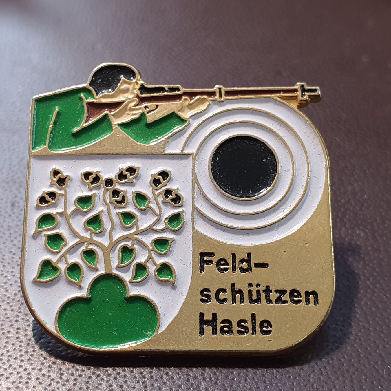 Placchette & Badge: L296 - Pin Feld Schützen Hasle – Usato da Reinach BL venduto da Boston-Verkauf
