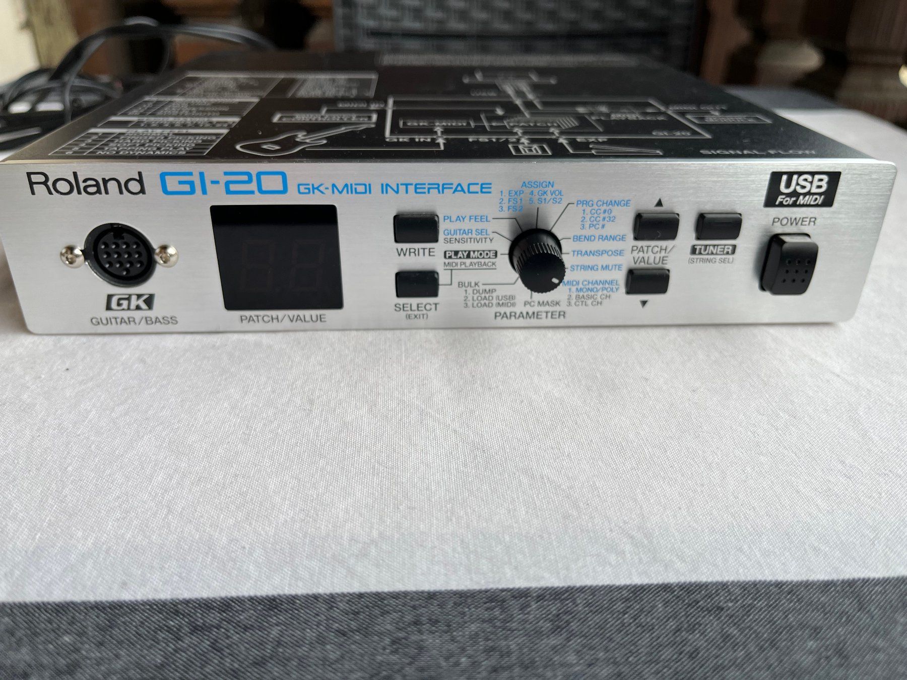 Roland Streich- & Zupfinstrumente: ROLAND GI-20 - Interface Module GK MIDI for GUITAR/BASS + – Gebraucht aus La Chaux-de-Fonds von