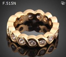 Goldener Ring, Gr. 53, mit Zirkonia besetzt, neu