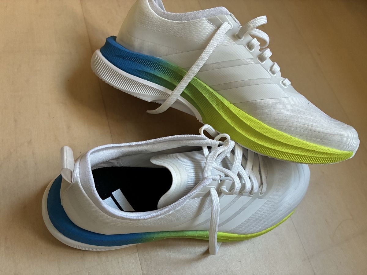 Adidas Scarpe da uomo: Joggingschuh adidas 41 1/3 – Nuovo (secondo la descrizione) da Biberist venduto da wacholder 1