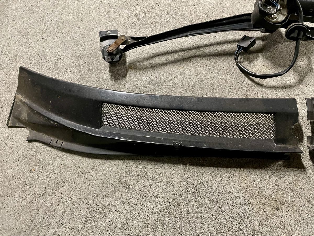 Alfa Romeo Tutti pezzi di ricambio auto: Alfa 33 Einarm DTM-Style Scheibenwischer mit Windlaufgitter – Usato da Würenlos venduto da Ohbivan 4